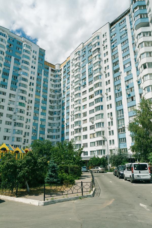 קייב Apartment Poznyaky-Bazhana מראה חיצוני תמונה