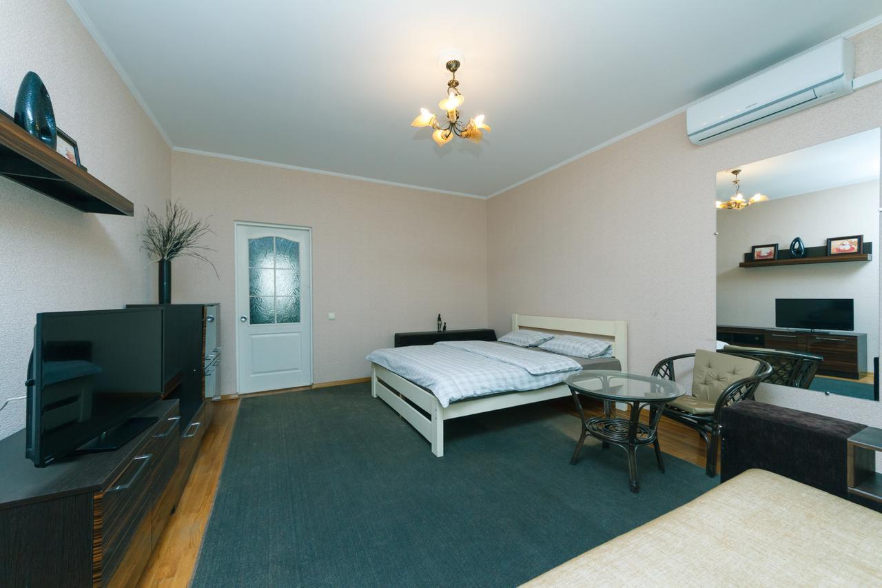 קייב Apartment Poznyaky-Bazhana מראה חיצוני תמונה